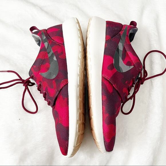 Nike Roshe Run One red camouflage print running sneaker size 7 athletic - Picture 5 of 8